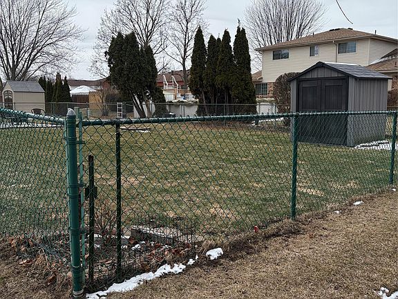 5th image of 47825 N Chrys Rd W