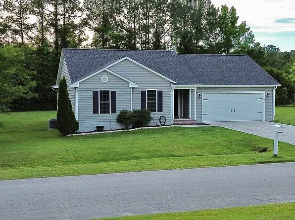 102 Gregory Dr, Jacksonville, NC 28540