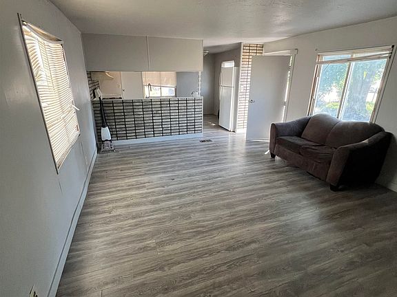 4th image of 210 Circle Inn Dr