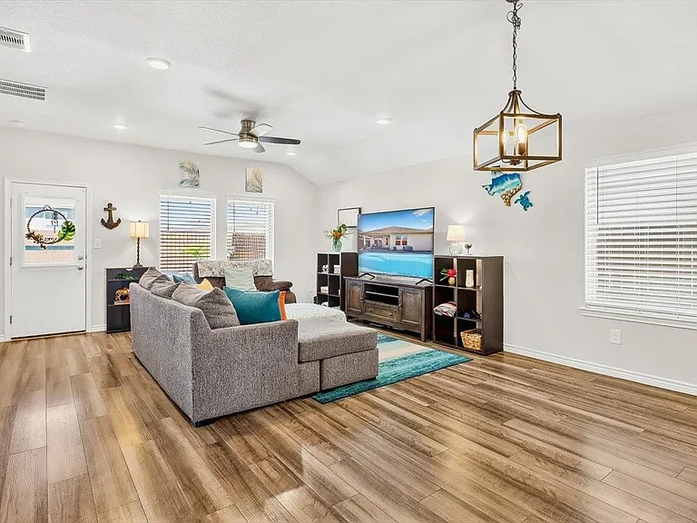 7826 Bullrider Dr — Photo 5