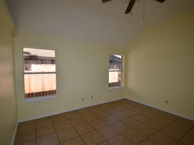 4729 Castleman Dr — Photo 12