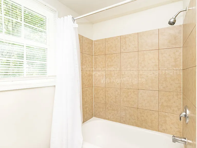 1806 Dixon St — Photo 12