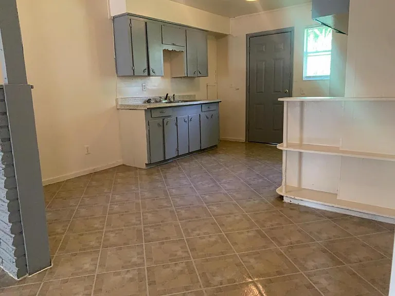 5440 Makeig St — Photo 8