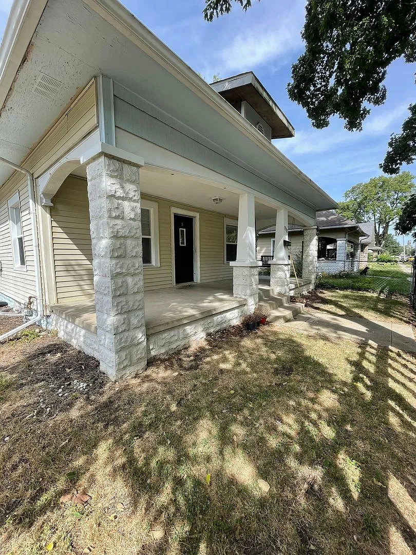 Two Bedroom Single Family Home — Photo 1