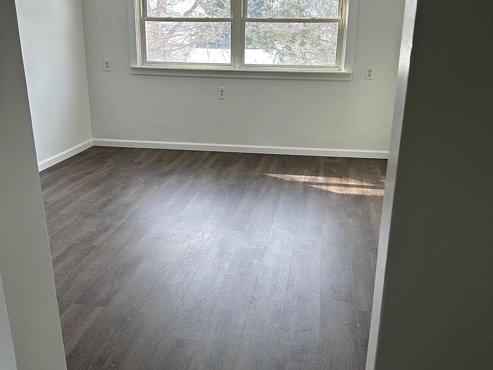 2nd image of 157 Weaver St Unit 1