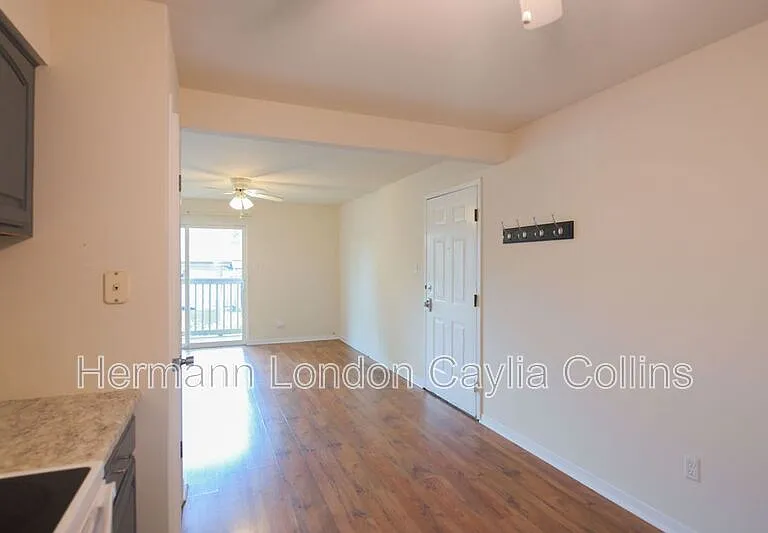 725 Ridgeside Dr #H — Photo 4