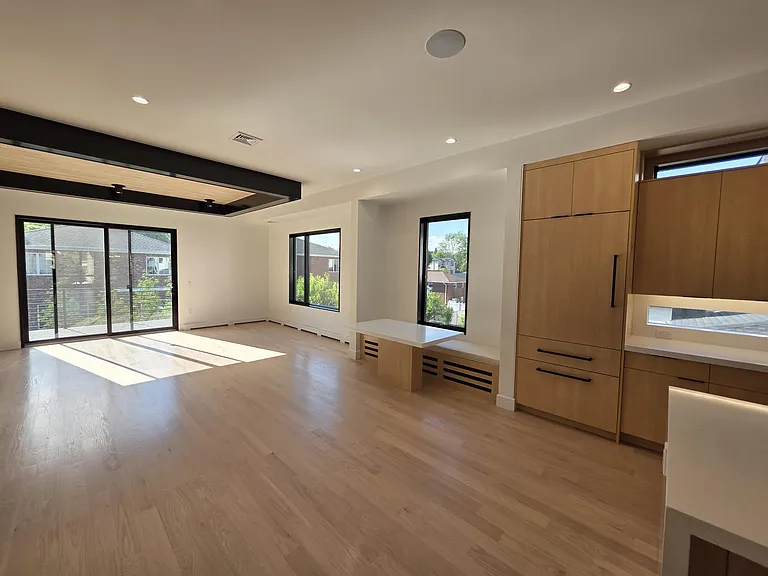 1047B Anderson Ave — Photo 6