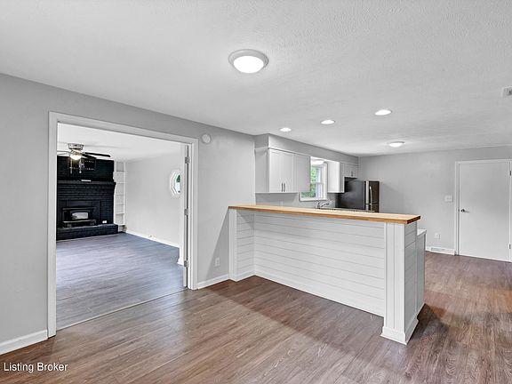 3rd image of 274 Park Hill Ln