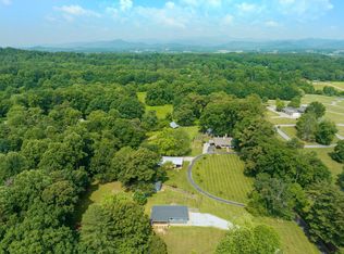 94 Moore Hill Ln, Hendersonville, NC 28791