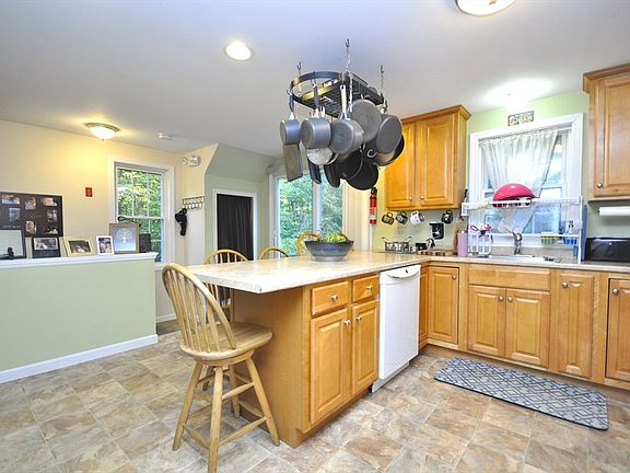 5th image of 1679 Bedford St