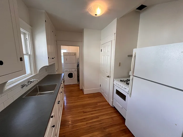 3934-3936 Goldfinch St — Photo 9