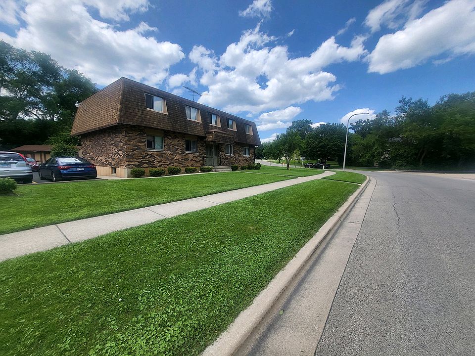 Street view of the building, lovely corner lot!
