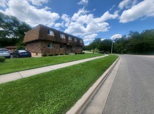 935 Jefferson Ave #4, Elgin, IL 60120