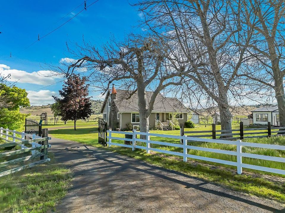 1st image of 24437 Creamery Ln