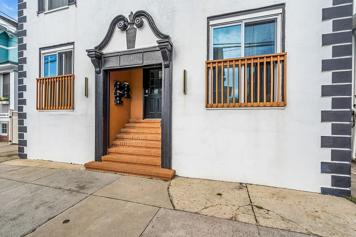 Building Photo - 19 S Vassar Sq #3