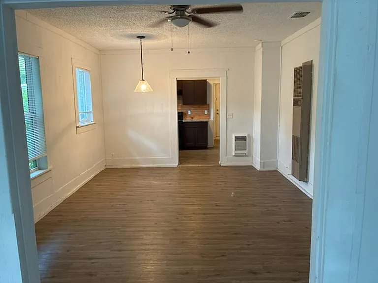 3905 Stuart St — Photo 4