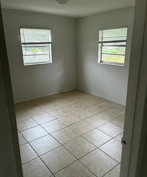 2730 Seneca Ave #2730 — Photo 8