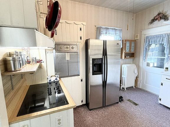 3rd image of 808 River Ave