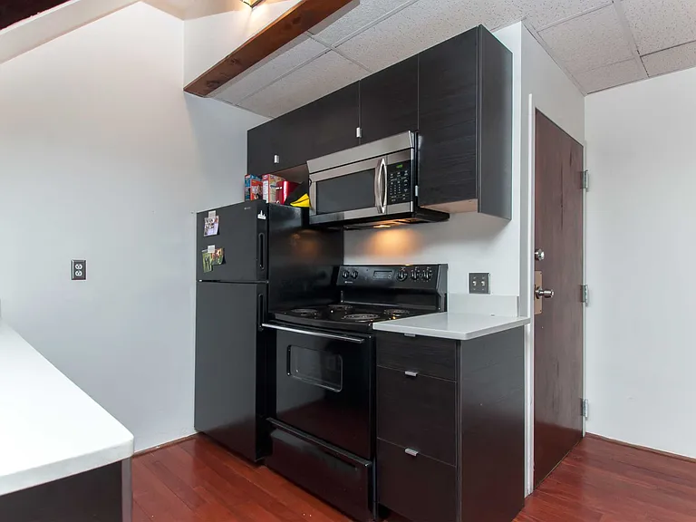 1324 E Carson Street — Photo 2