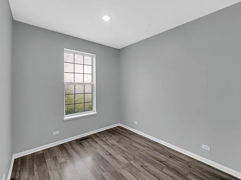1537 Kraft Ave — Photo 11