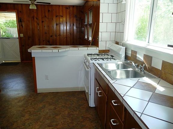 3rd image of 129 Forest Blvd