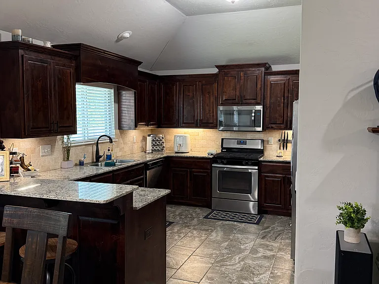 14638 Maple Ave — Photo 11