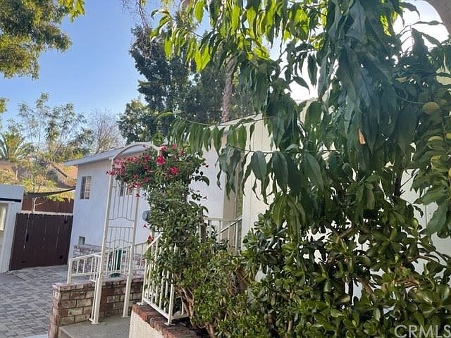 1st image of 425 E Cypress St #1/2