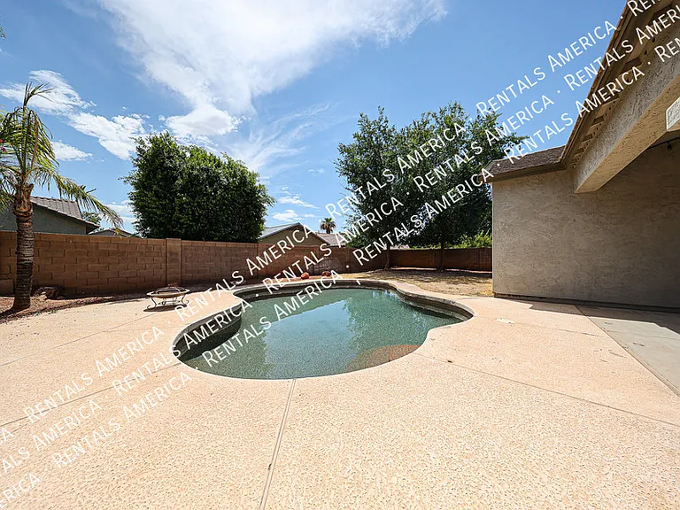 2211 W Olive Way — Photo 39