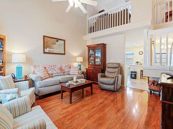 3rd image of 3530 Evergreen Way #3530