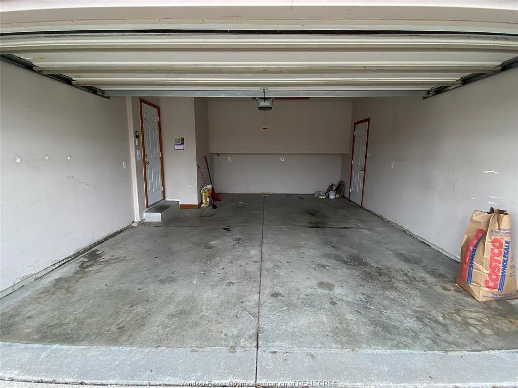 3 bed, $2,400 — Photo 3
