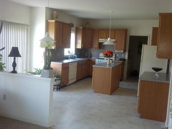 3rd image of 3890 Tamarind Dr