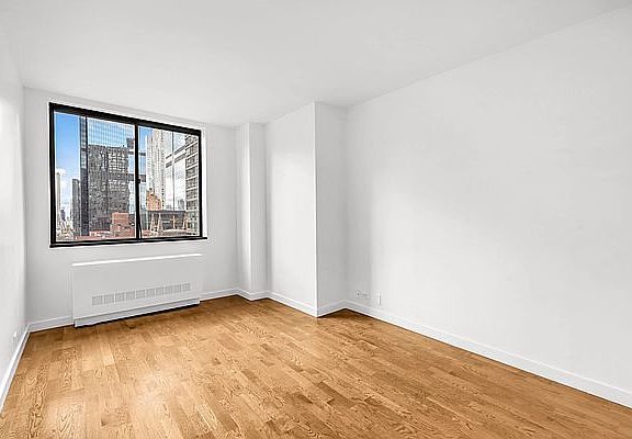 4th image of 124 W 60th St APT 27N