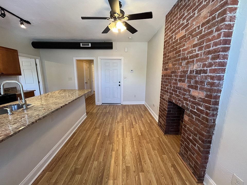 1st image of 912 Portland St #3