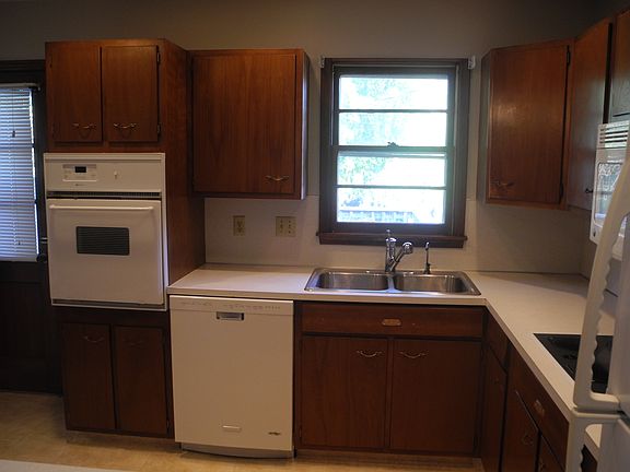 Eat-in Kitchen