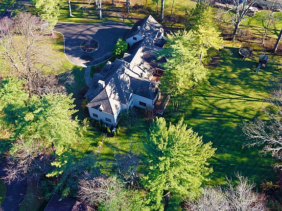 3rd image of 14 Beechwood Blvd
