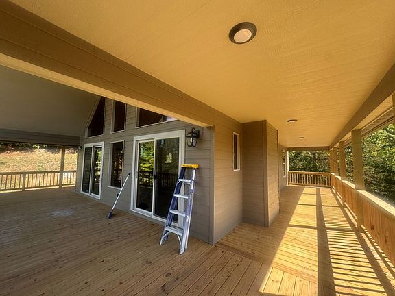 3rd image of 134 Lexington Dr
