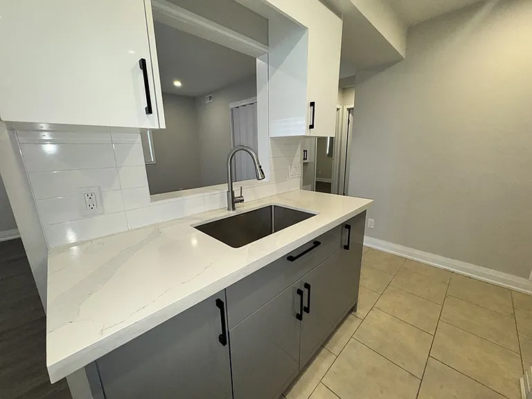 16 Wellington St W #6 — Photo 7