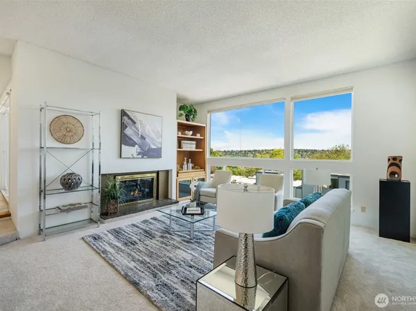 3700 26th Place W #402, Seattle, WA 98199