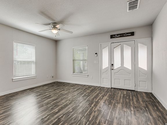 5th image of 124 Nelson Ave