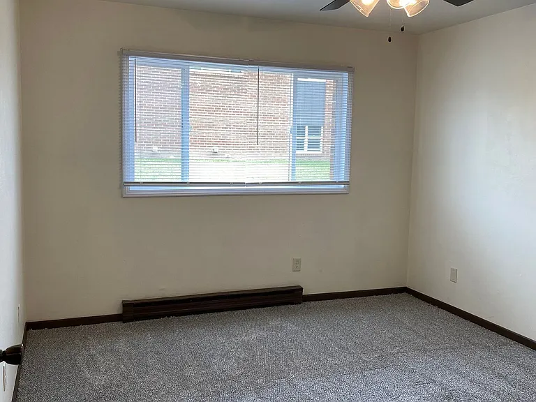 Immaculate Updated 2 Bedroom with 1 Bath — Photo 15