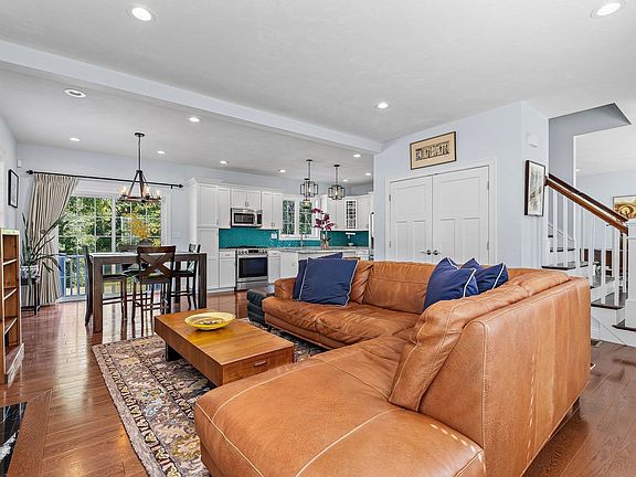 5th image of 4 Wisteria Ln