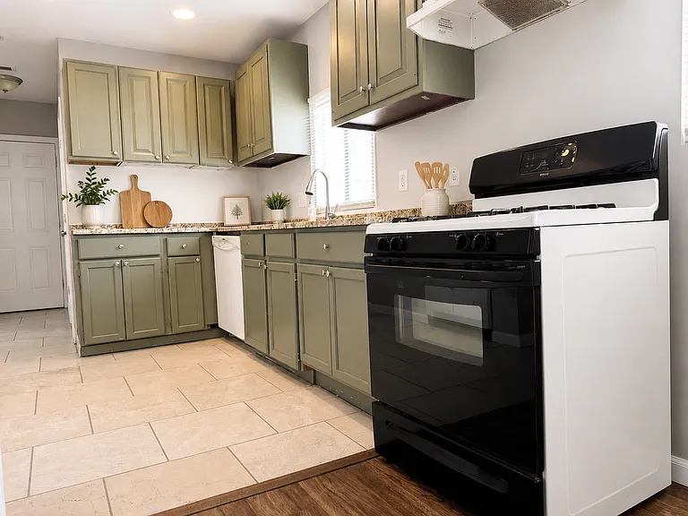 11060 Paige Ave — Photo 12