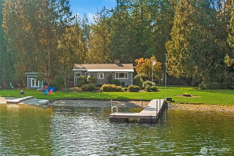 3rd image of 31602 W Lake Morton Drive SE