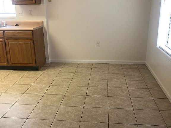 5th image of 602 Waterford Ct #C