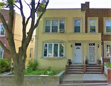 2077 45th St, Astoria, NY, 11105