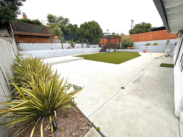 2078 Finch Ln — Photo 19