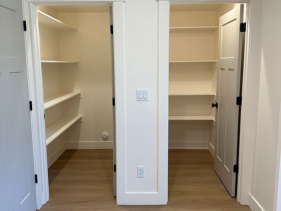 5th image of 384 N Barlow Ct