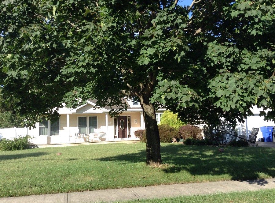 2nd image of 1662 Ferro Ln