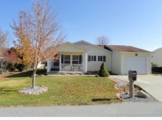 517 Riverwind Dr, Hendersonville, NC 28739