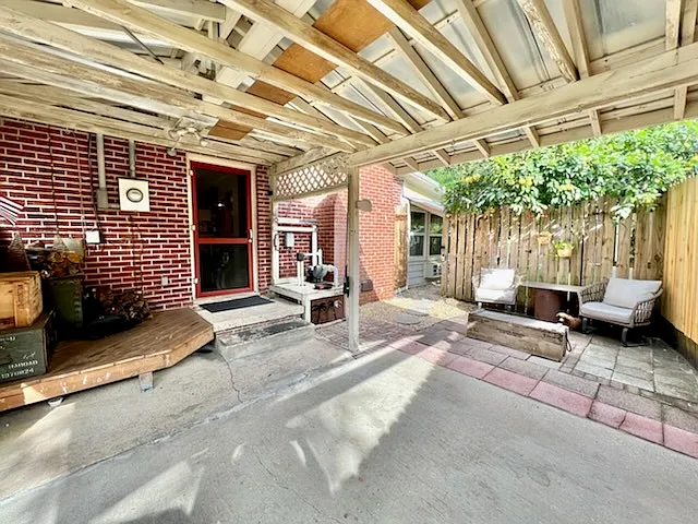 334 Plymouth Ave — Photo 8